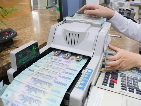 Lãi suất liên ngân hàng vọt lên 17%, lý do là gì?