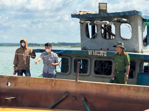 Phát hiện Công ty Đông Tiến bơm hút cát ngoài vị trí được cấp phép