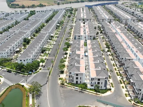 Hàng triệu tỉ đồng tín dụng đang bị chôn trong bất động sản