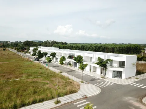 Người có đủ 2 con sắp được ưu tiên mua nhà ở xã hội, phụ nữ sinh con thứ 2 hưởng nhiều hỗ trợ