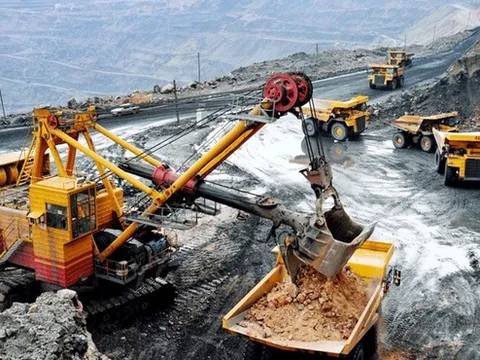 Công ty TNHH Anh Kiên bị đình chỉ khai thác khoáng sản